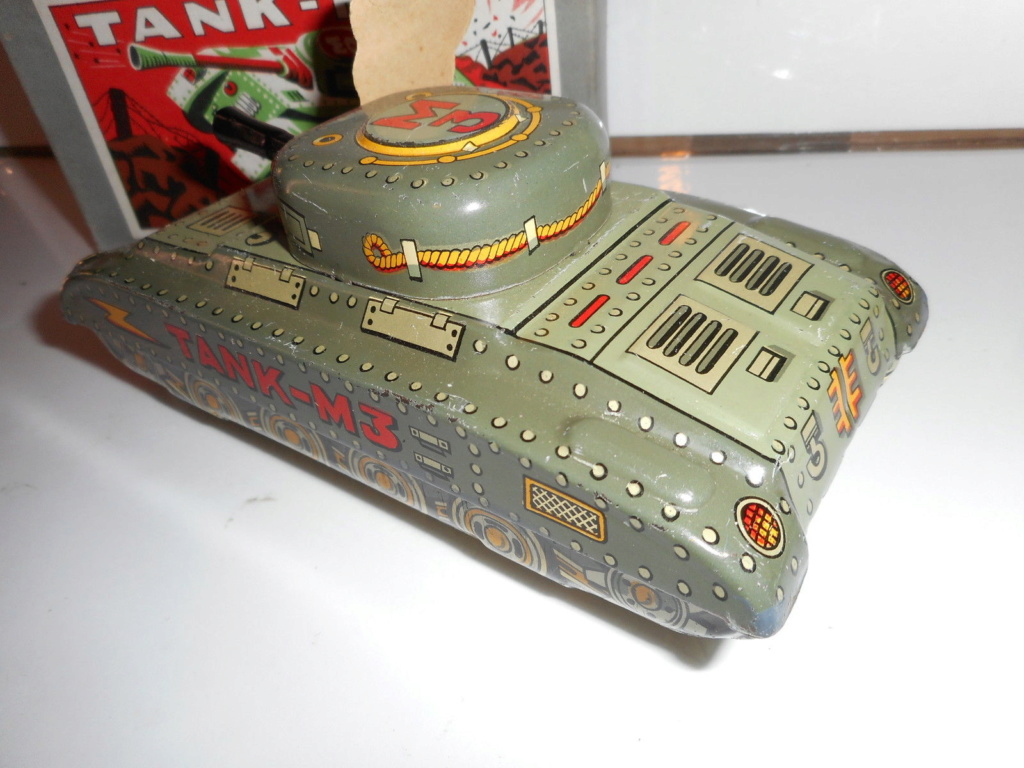 Tank-M3 - Modern Toys -  Made in Japan - Tin toys 60s 2615