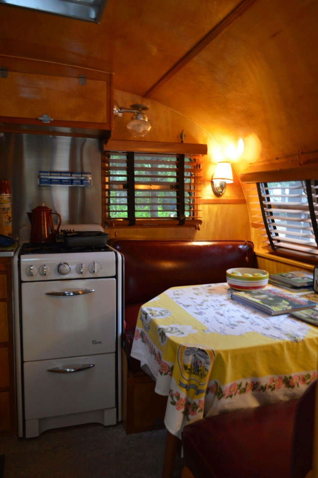 1950s Traveleze Camping Trailer 26199510