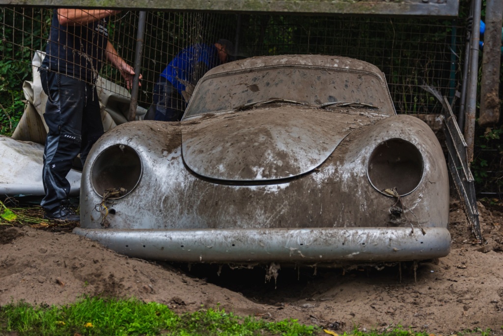 Porsche 356 retrouvée au Zoo de Berlin et restaurée 32223811