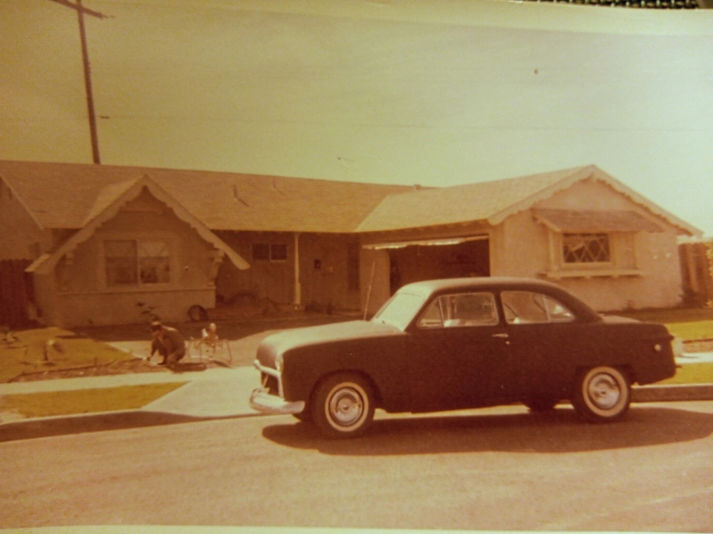 custom cars in the street - in situation ( vintage pics 1950's & 1960's)  - Page 7 33893110