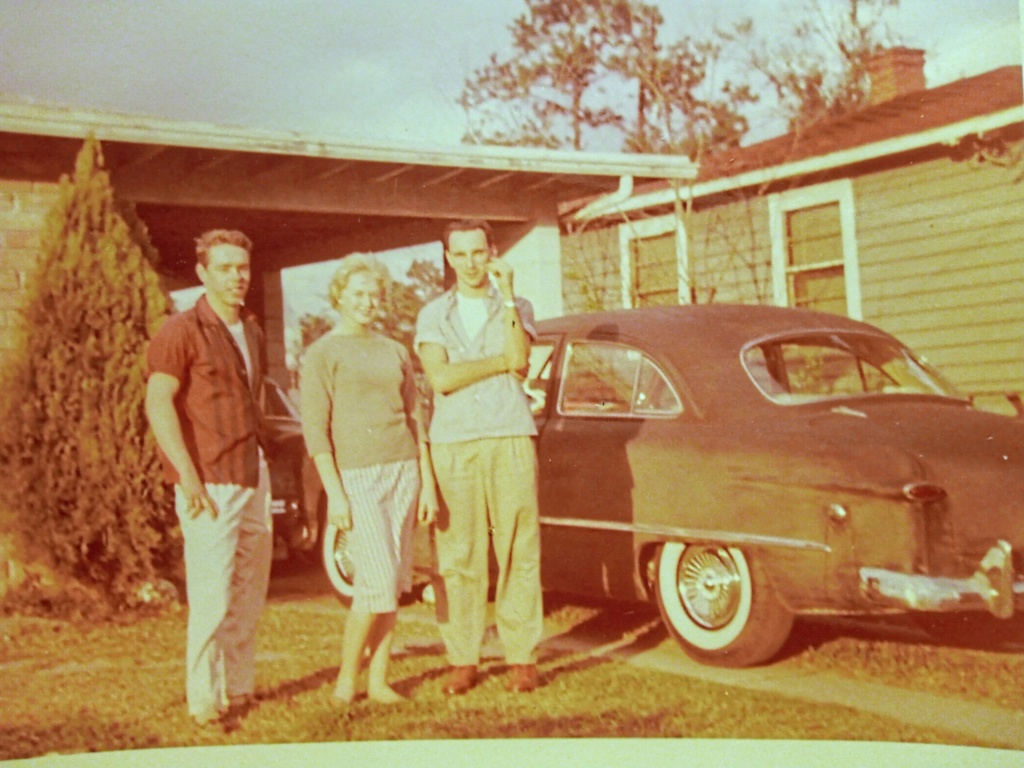 custom cars in the street - in situation ( vintage pics 1950's & 1960's)  - Page 7 33897110