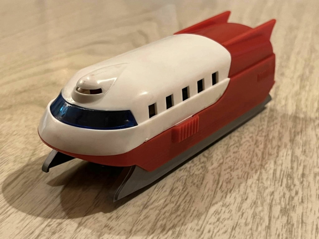 Toy Town Tomy - Train futuriste sur rauil central Japonais 37060110