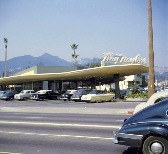 Tiny Naylors drive in restaurant at the corner of Sunset Blvd and La Brea Ave - Los Angeles Color-10