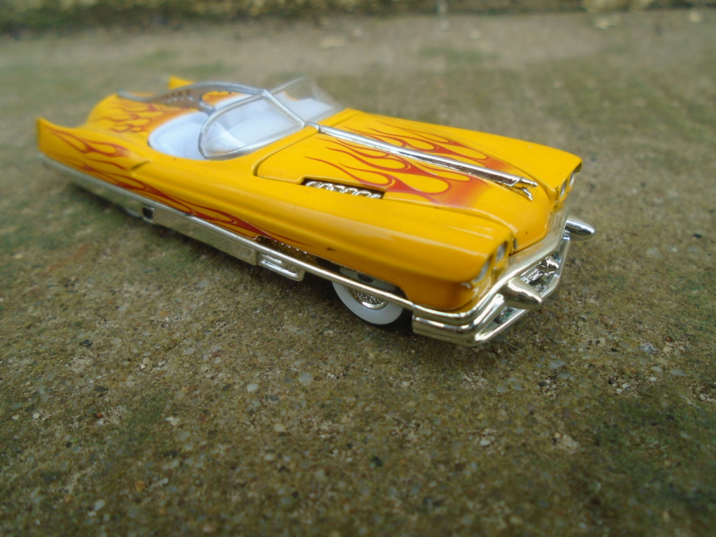 Bizarro - Cadillac 1957 radical kustom - 100% Hot Wheels collectible Dsc06373