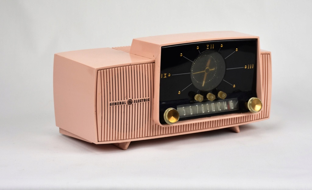 General Electric Clock Radio - 1956  Dsc_0013