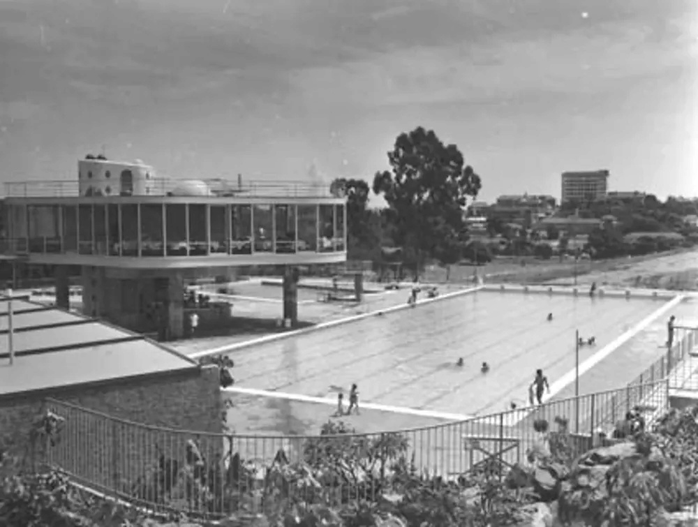 Centenary Pool at Spring Hill, designed by architect James Birrell. Brisbane - Australie. 1959 File-210