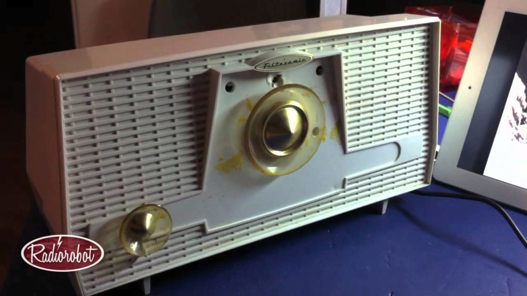 RCA VICTOR Filteramic Dual Speaker Tube Radio, Model X-4EF - 1960 Filt10