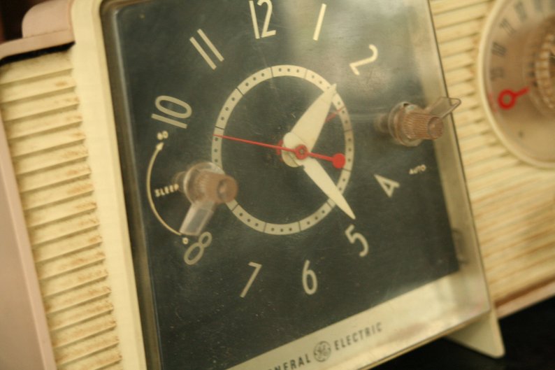 General Electric Radio Tube & Clock Alarm -  GE C-405  -  1957 Il_79417