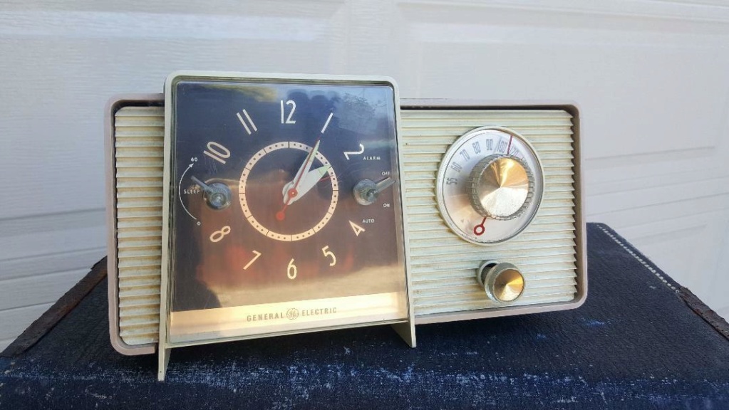 General Electric Radio Tube & Clock Alarm -  GE C-405  -  1957 S-l16023