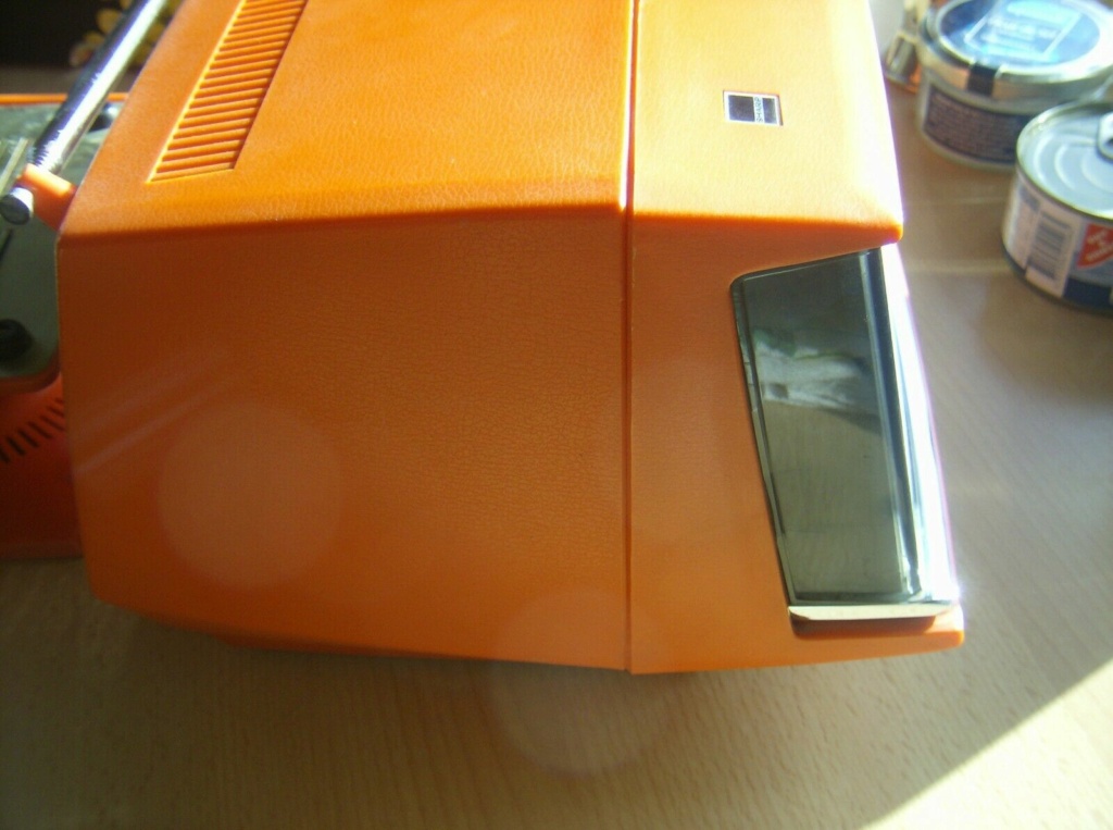1970's SHARP 5p - 12  s - vintage TV orange Space Age Design  Sharpt16