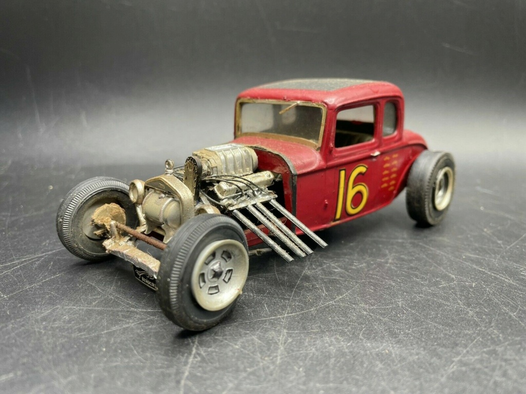 Vintage built automobile model kit survivor - Hot rod et Custom car maquettes montées anciennes - Page 15 Surviv24