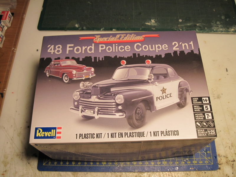 [REVELL] FORD 48 coupe police 1/25ème Réf 85 4318 Img_5751