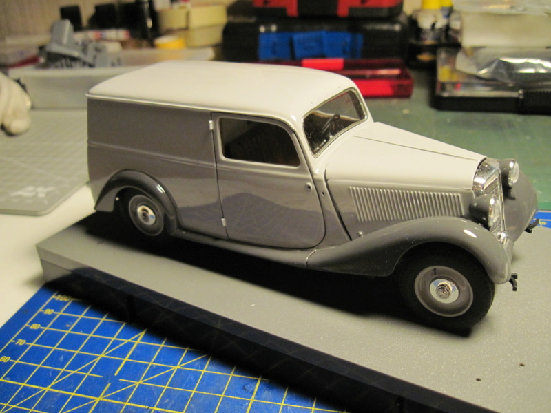 Mercedes 170 VA fourgon 1950 HELLER 1/24 Img_6252