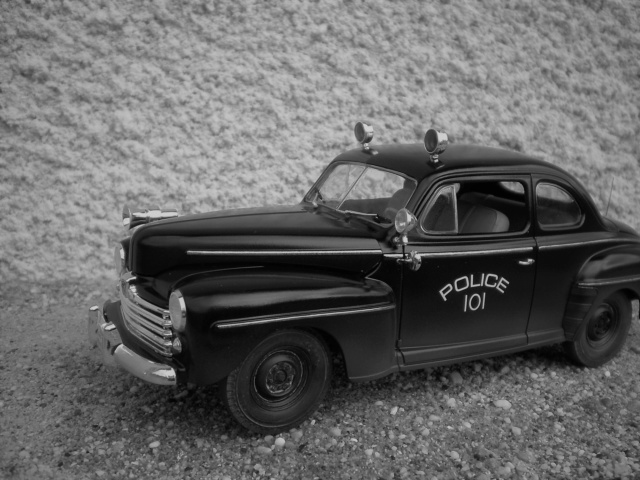 [REVELL] FORD 48 coupe police 1/25ème Réf 85 4318 P1010110