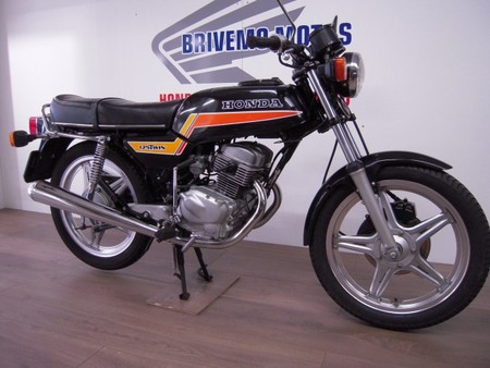 NOSTALGIE..Vous avez commencé avec quoi ?.....qu'elle était votre 50 cm3 - Page 2 Honda-10