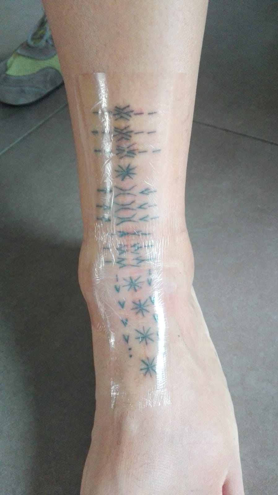 Pieds tatoués... 41450610