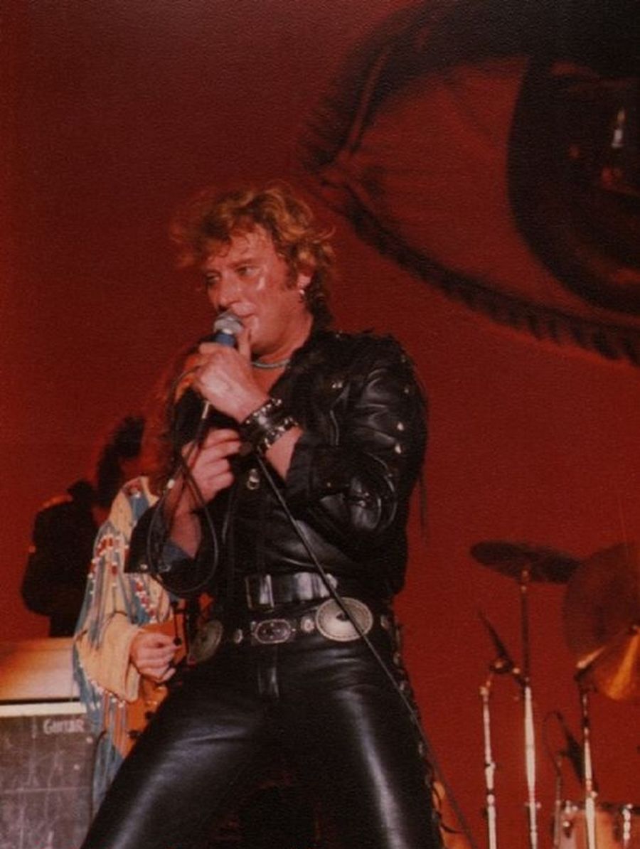 RECAPITULATIF DES PLUS BEAUX CONCERTS DE JOHNNY HALLYDAY ( 1980 - 1999 ) 2/4 422bad11