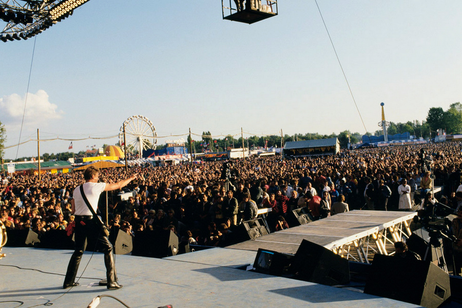 LES CONCERTS DE JOHNNY 'FETE DE L'HUMANITE, LA COURNEUVE 1985' Captu228