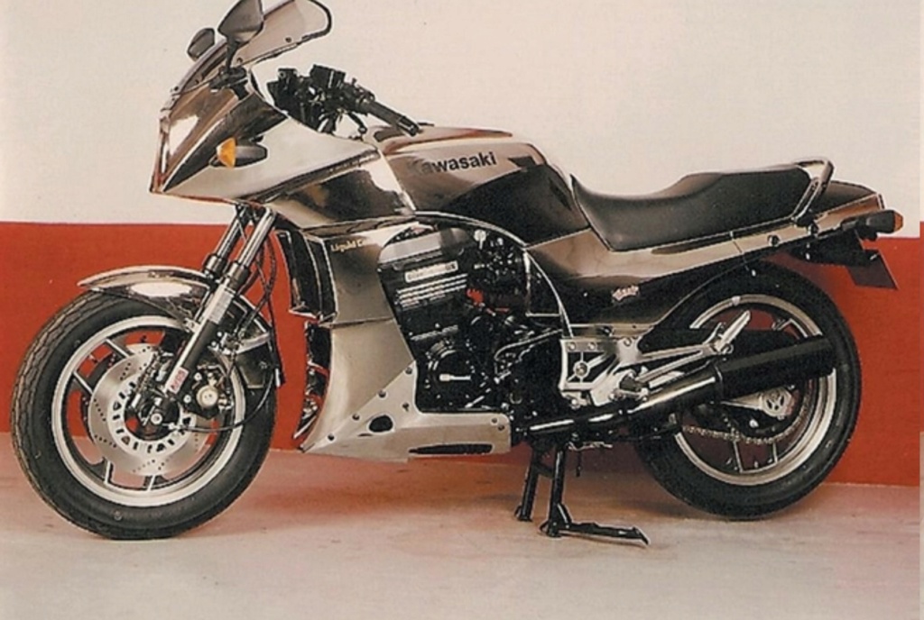 La Kawasaki GPZ 900 R Ninja ( 1984 ) Em3evu10