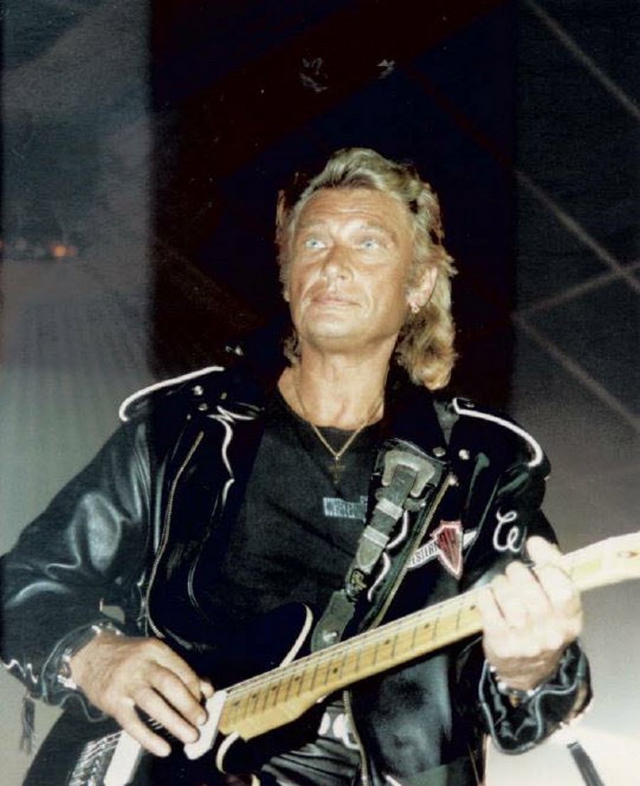 RECAPITULATIF DES PLUS BEAUX CONCERTS DE JOHNNY HALLYDAY ( 1980 - 1999 ) 2/4 Johnn593