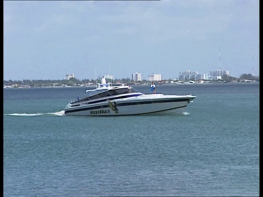LES BATEAUX DE JOHNNY HALLYDAY ‘WILD EAGLE II’ ( 1995 ) Vlcsn111