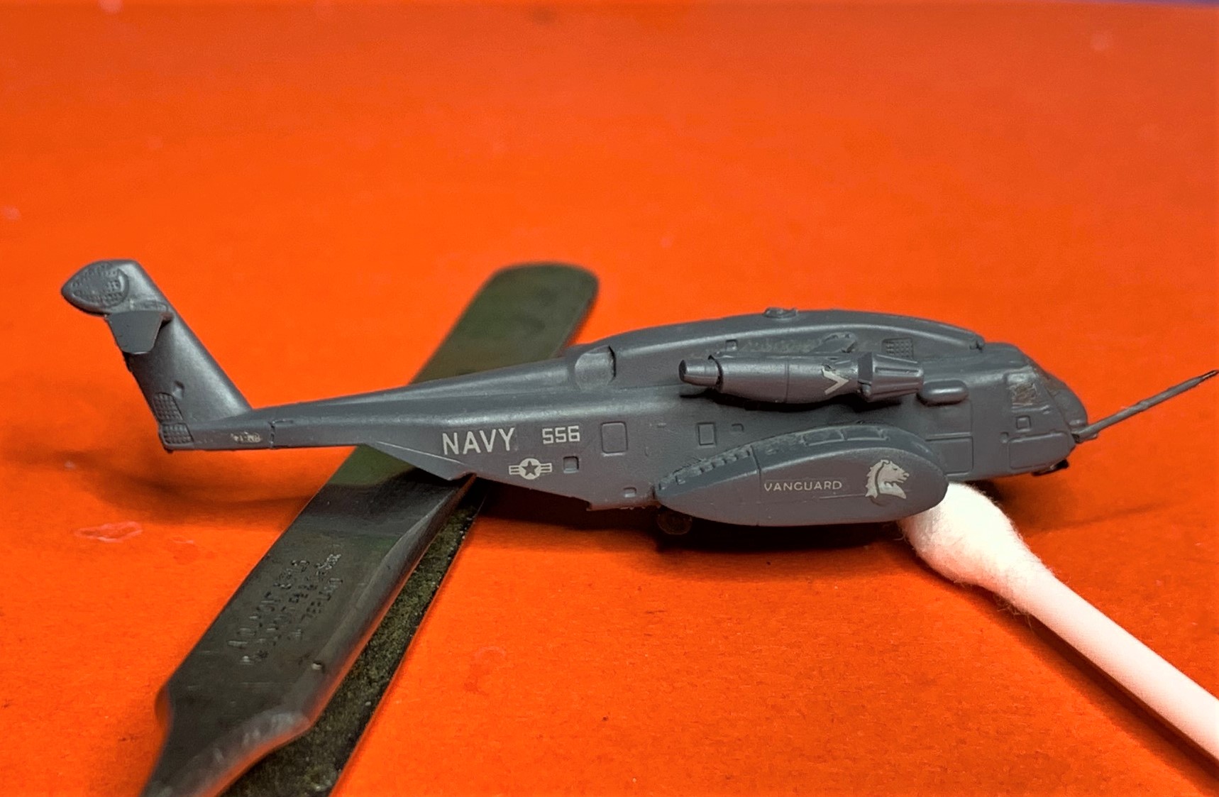 Porte Avion Enterprise CVN65 1/350 - Page 4 Mh53e-14
