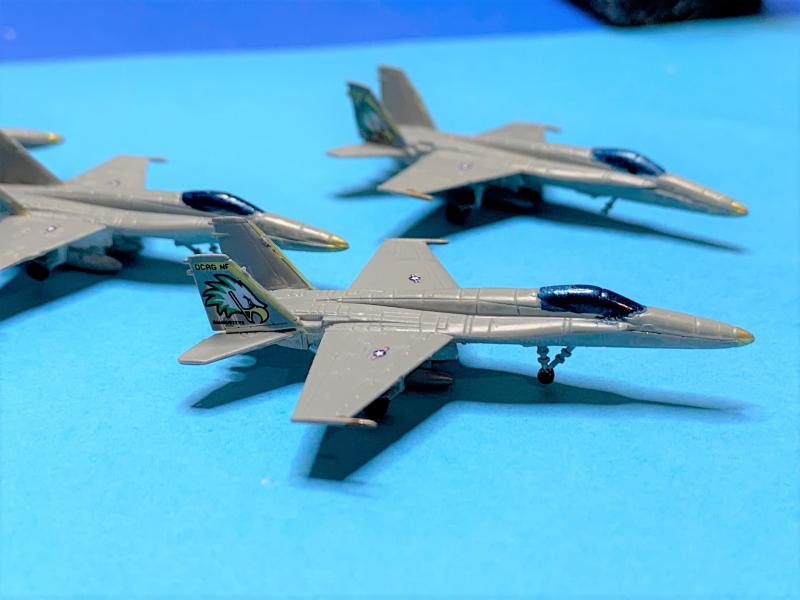 Porte Avion Enterprise CVN65 1/350 - Page 5 Mini1082