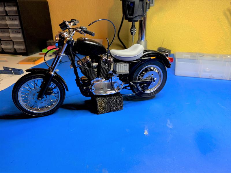 Harley Sporster 883 XLH au 1/9 - Page 4 Mini_209