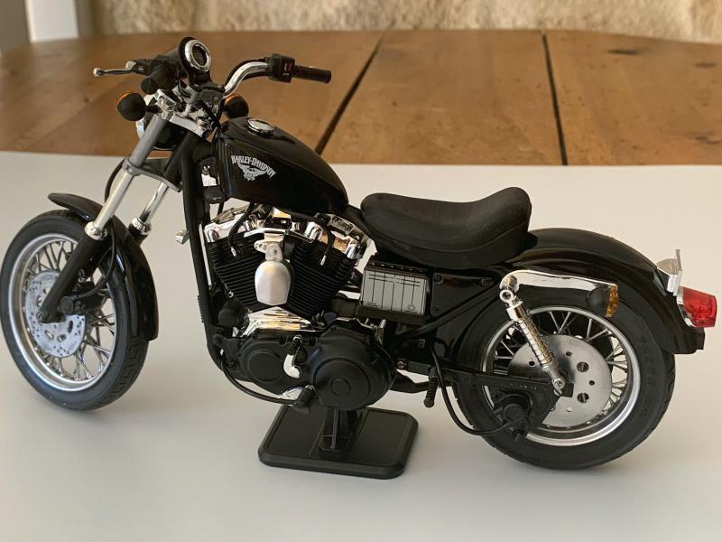 Harley Sporster 883 XLH au 1/9 - Page 5 Mini_221