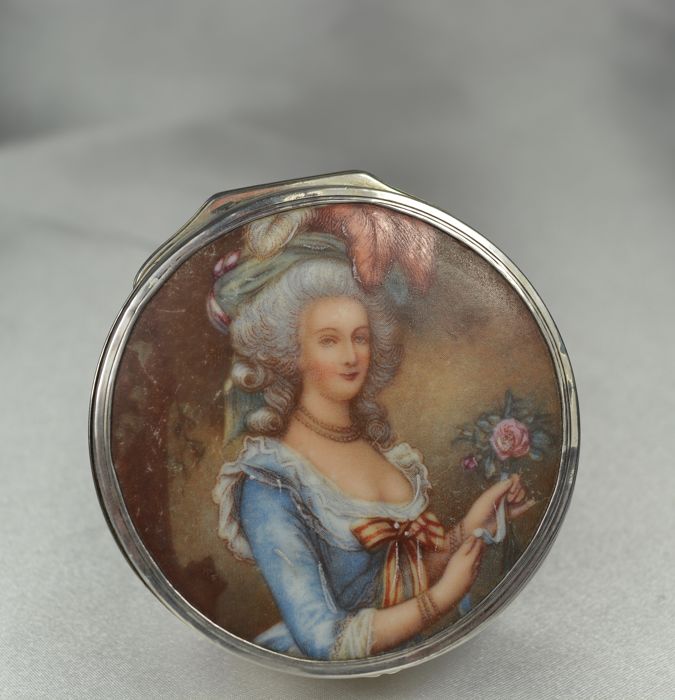 Collection : miniatures de Marie Antoinette et de ses proches - Page 16 5bd80e10