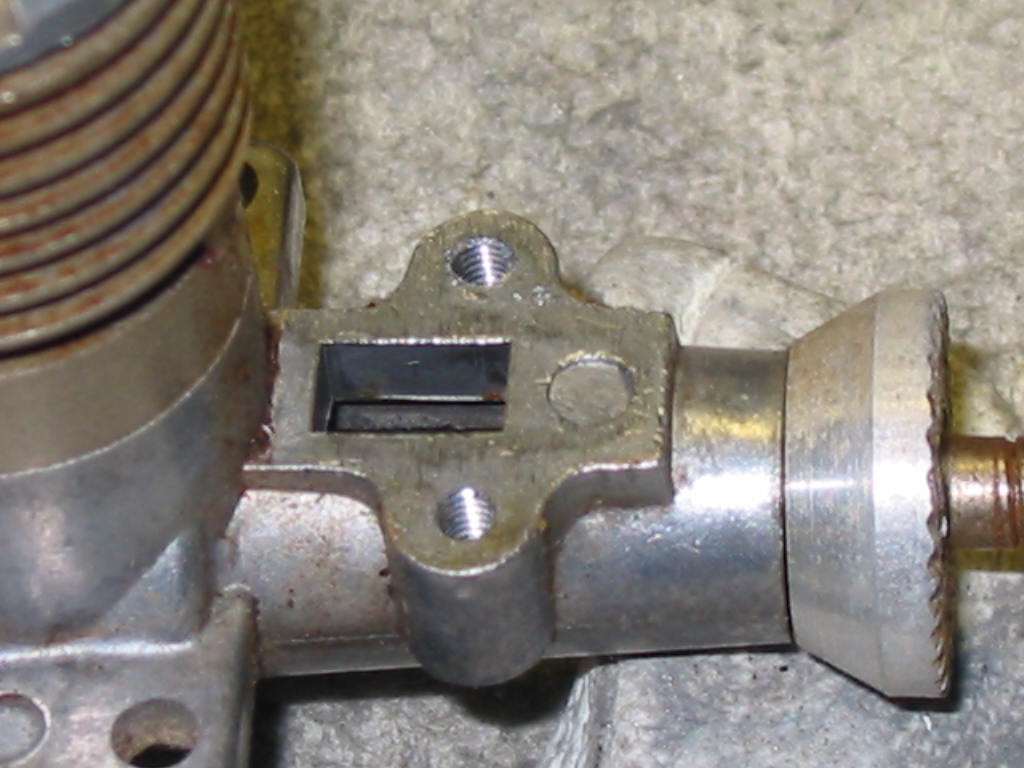Standard Enya .049-II engine vs. the Mikoken Enya engine -- What is different? 004_en15