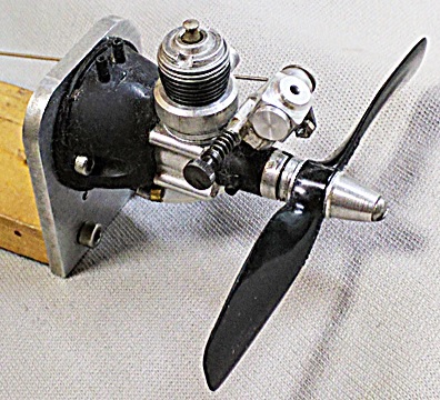 COX 010 TeeDee with RC carb, courtesy sosam 117 006_co13