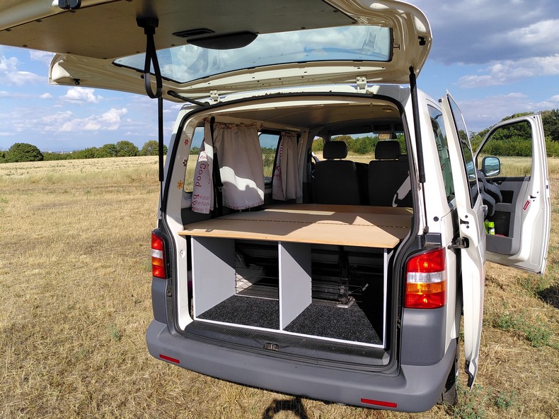 T5 type minibus (combi) avec aménagement amovible 6610