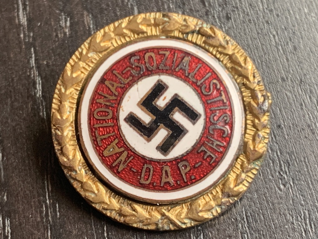 Badges du NSDAP - Page 5 C03bd410