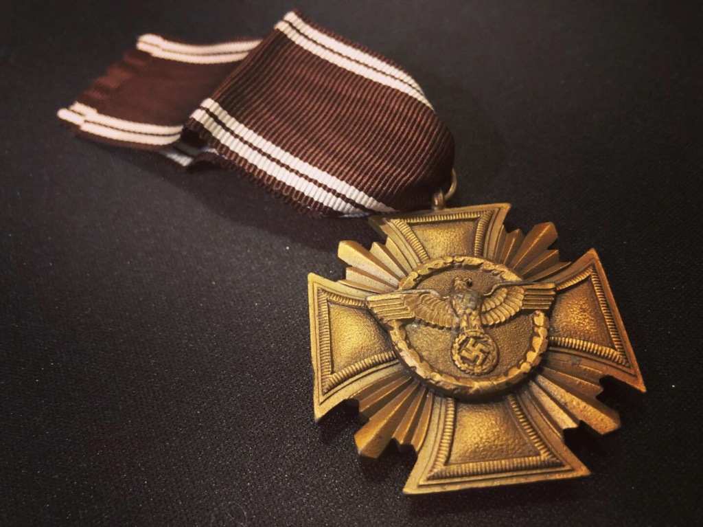 Avis medaille NSDAP 10 ans de service. 4aedfb10