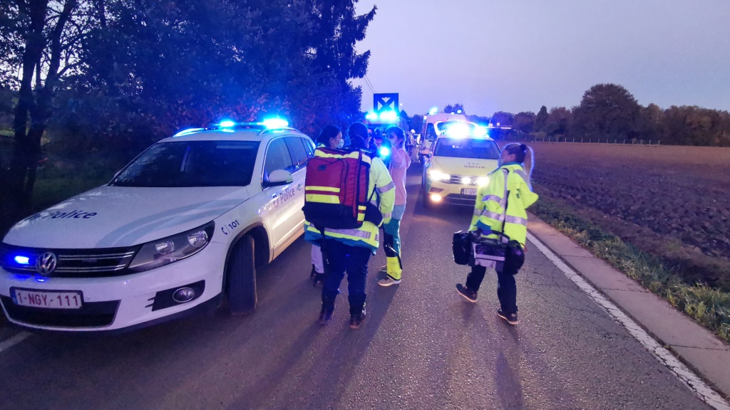 Deux voitures entrent en collision à Mont-Sainte-Geneviève (24-10-2021 + photos) Img_2018