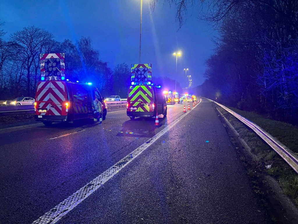Important accident impliquant trois véhicules sur l’A54 à Pont-à-Celles (04-12-2021 + photos) Receiv10
