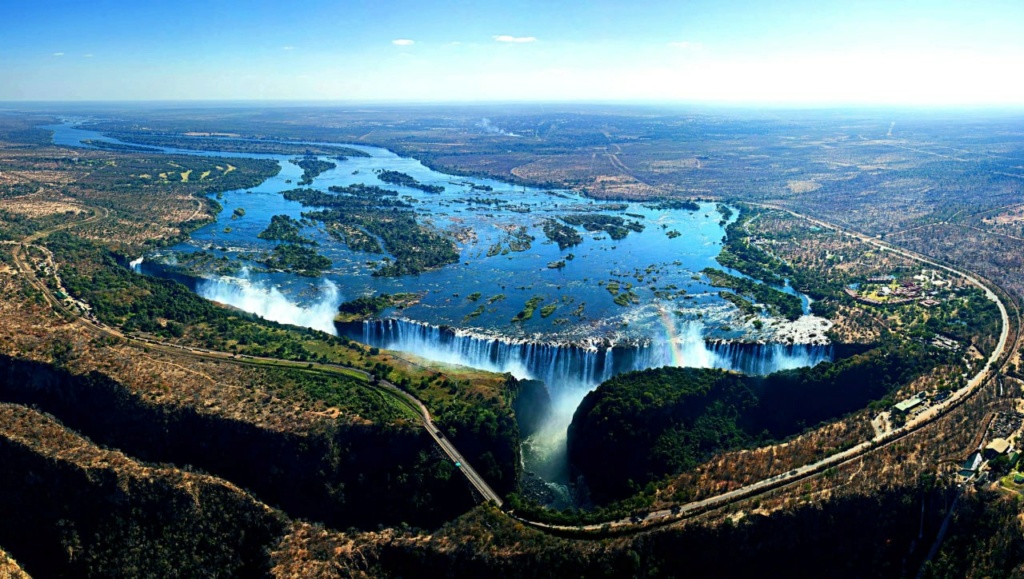 Водопад Виктория расположен на реке Замбези в Южной Африке Photo_48