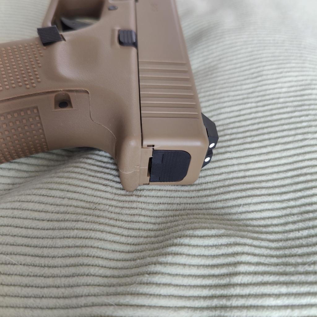 pistolet - Présentation  Pistolet Glock 19 X cal BB 4.5mm à culasse fixe Umarex Tan Img20282