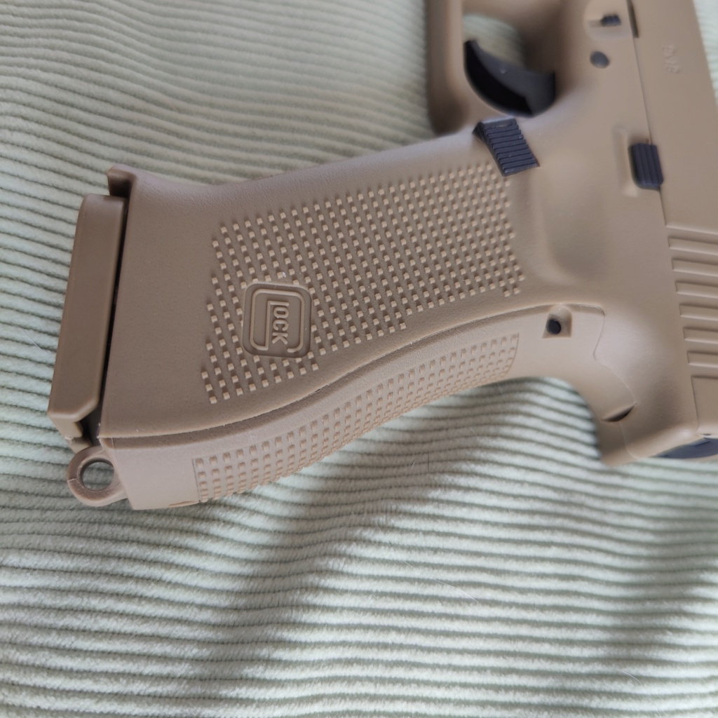 Présentation  Pistolet Glock 19 X cal BB 4.5mm à culasse fixe Umarex Tan Img20283