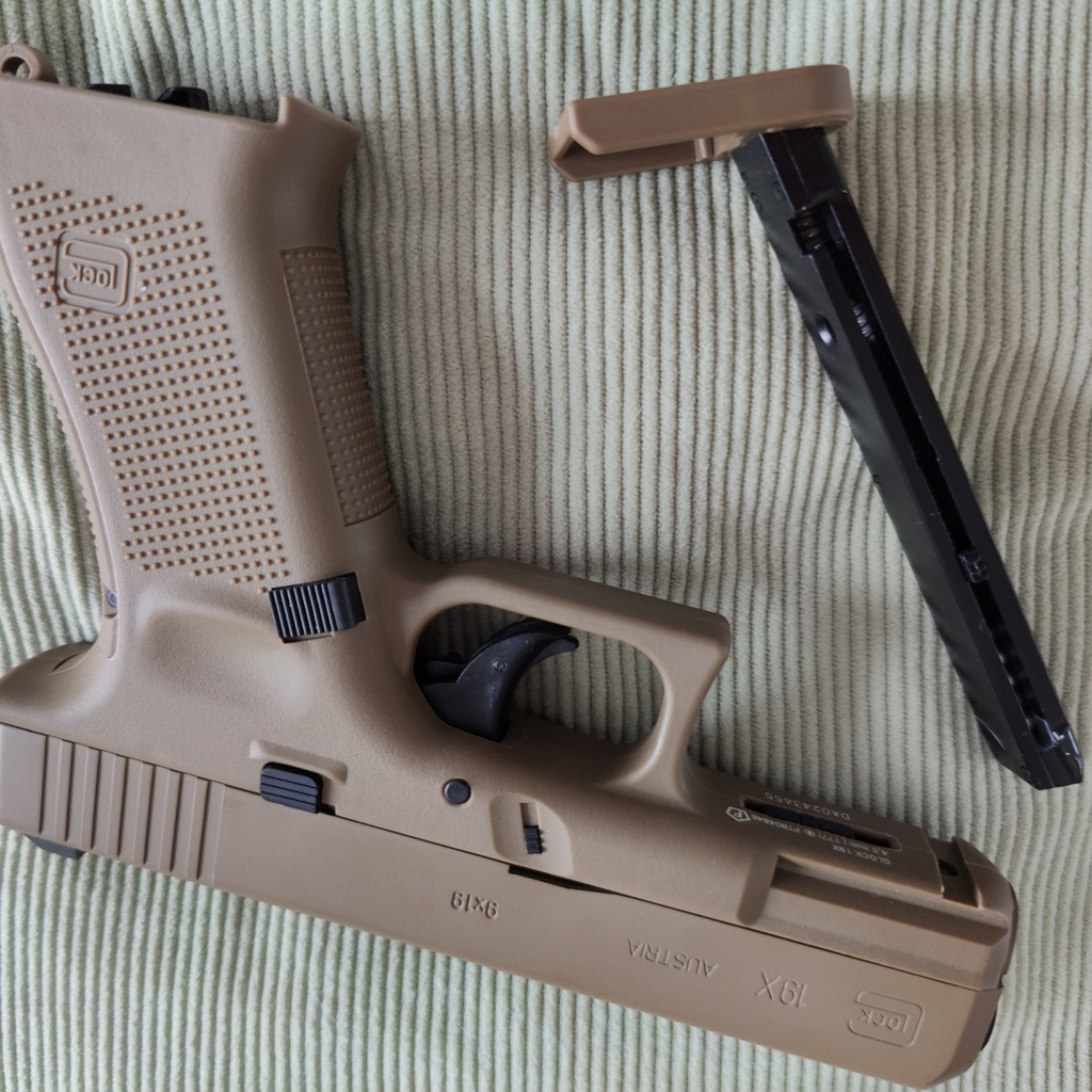 pistolet - Présentation  Pistolet Glock 19 X cal BB 4.5mm à culasse fixe Umarex Tan Img20286
