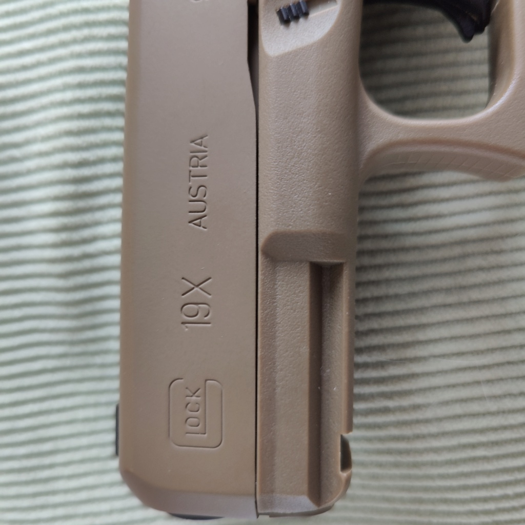 pistolet - Présentation  Pistolet Glock 19 X cal BB 4.5mm à culasse fixe Umarex Tan Img20288