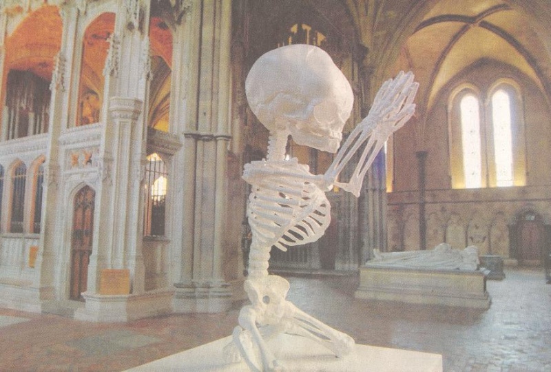 L'ange mort dans la cathédrale Winche10