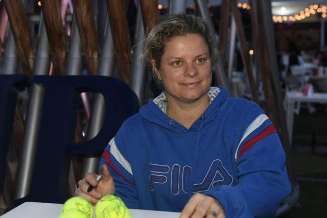 KIM CLIJSTERS - VIDEOS ET/OU BIO - 2 - Page 54 Kimc210