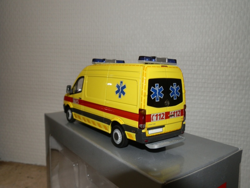 Nouvelle ambulance 112 sur base VW Crafter 2012 1/50 ***édition limitée 100 pièces*** + photos - Page 2 P1160812