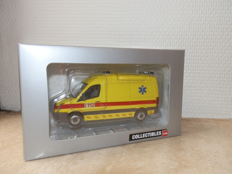 Nouvelle ambulance 112 sur base VW Crafter 2012 1/50 ***édition limitée 100 pièces*** + photos - Page 2 P1160813