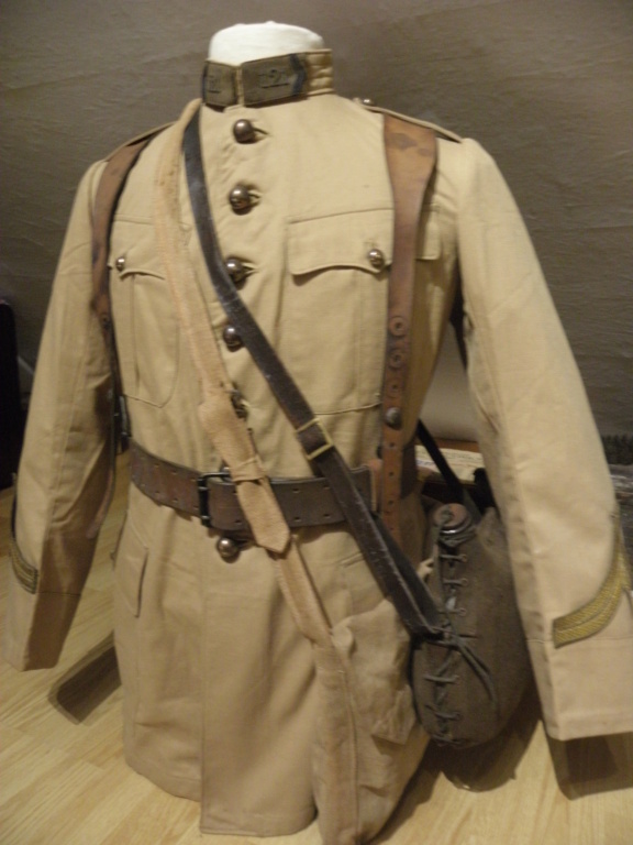 une tenue d'adjudant du 41e RI, un képi de sergent chef du 41e RI (adjudant HAMON Rennes), sac troupe motorisées et un tromblon VB - Page 2 P1010089