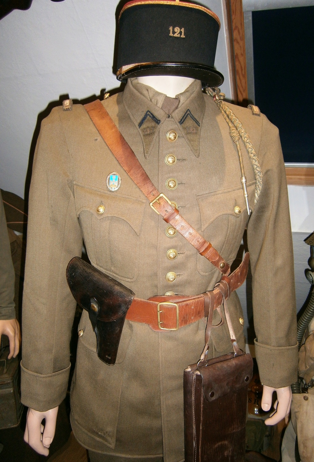 adjudant du 121ème régiment d'infanterie, veste à col aiglon P1270011