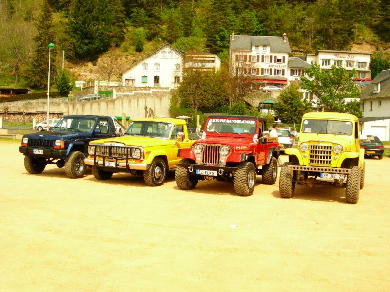 4 generations d'utilitaires jeep, tres rare de les reunir ! Dscn0910