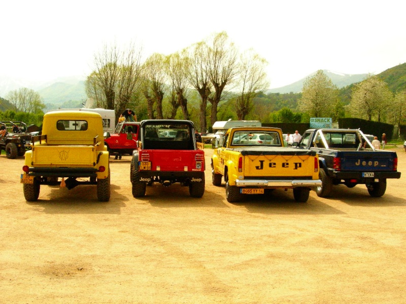 4 generations d'utilitaires jeep, tres rare de les reunir ! Dscn0911